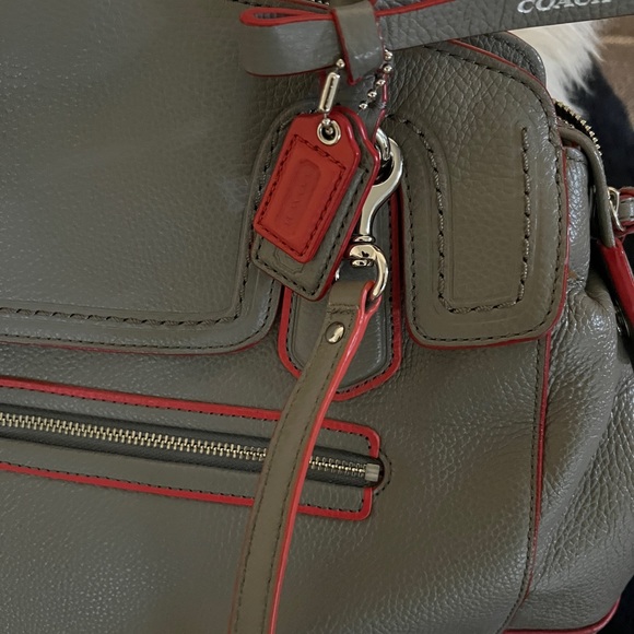 Beautiful coach bag used as good as new. It is beautiful.💼 - Picture 5 of 12